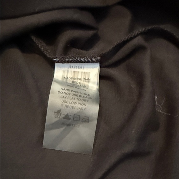 Vince Camuto Black Sleeveless Tee with Shoulder Pads - Picture 4 of 8